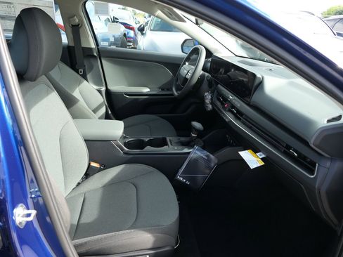 New 2025 Kia K4 LXS image 24