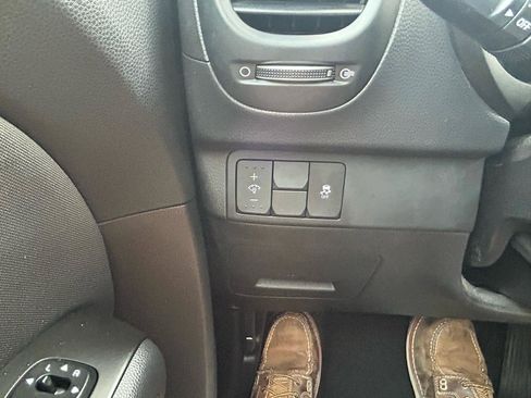 Used 2014 Kia Soul FWD image 24