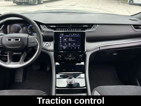 Certified 2024 Jeep Grand Cherokee Altitude image 12