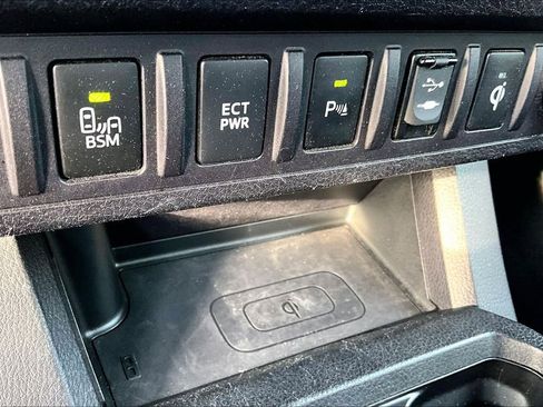 Used 2017 Toyota Tacoma Limited w/ Tow Package AWD/4WD image 32