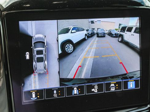 Used 2023 Chevrolet Traverse High Country image 25