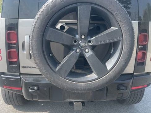 Certified 2024 Land Rover Defender 110 X-Dynamic SE image 11