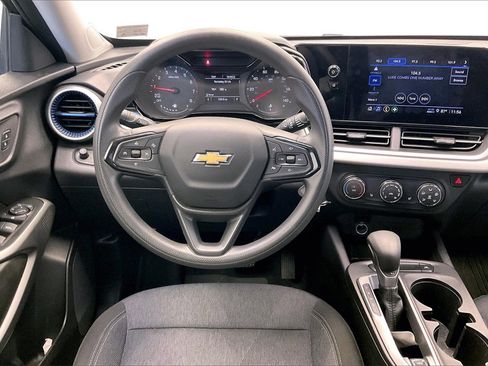 Used 2024 Chevrolet Trax LS w/ LS Convenience Package image 4