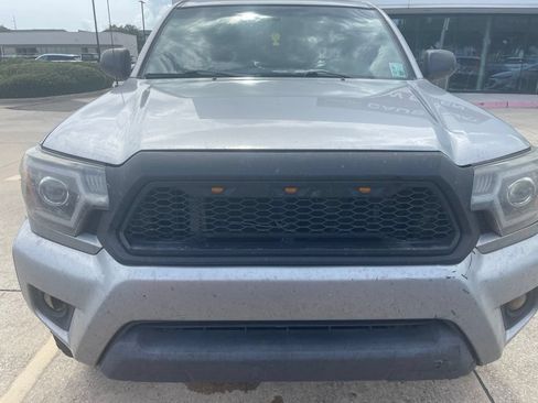 Used 2015 Toyota Tacoma PreRunner w/ SR5 Package RWD image 2