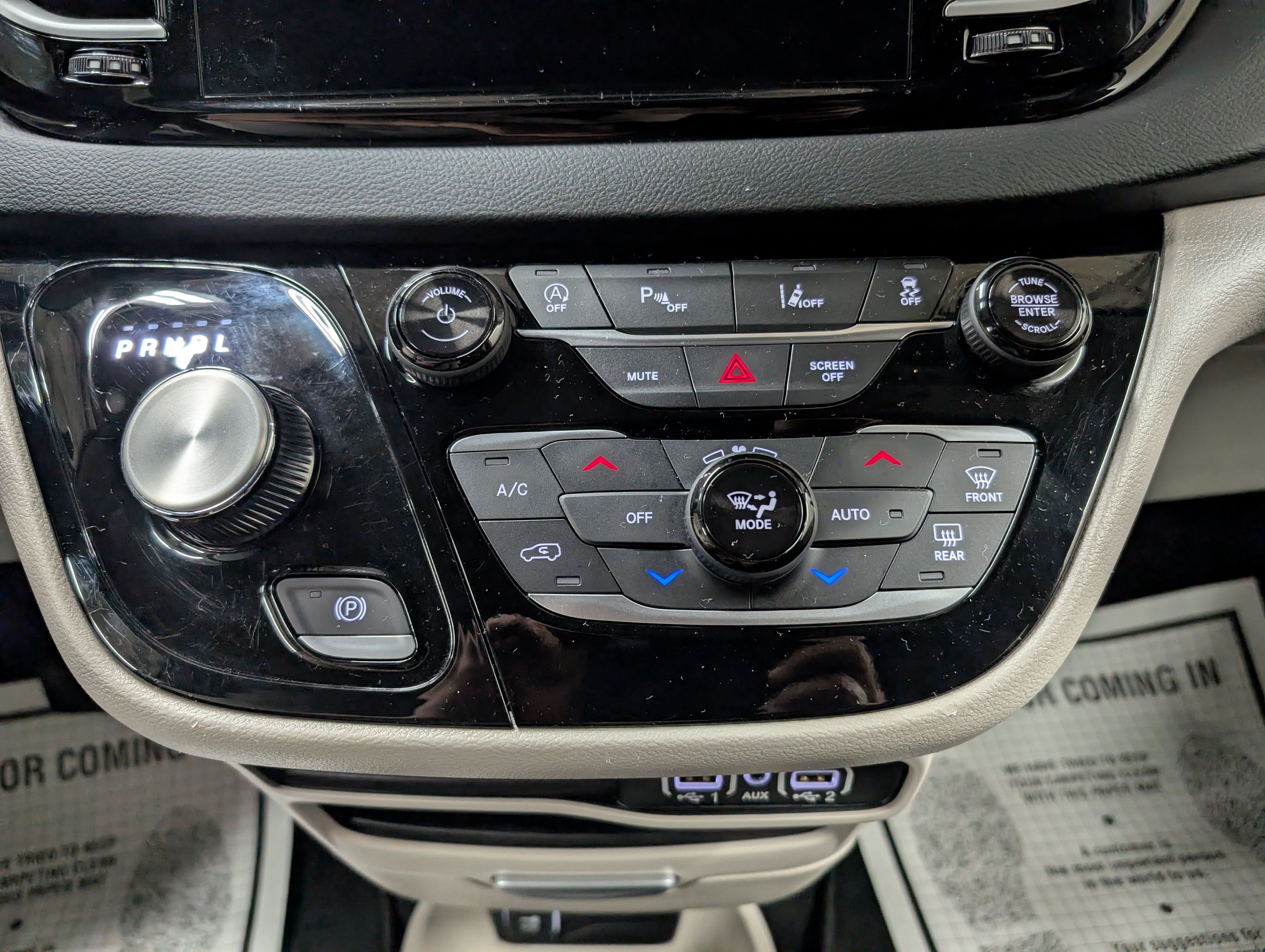 Used 2024 Chrysler Pacifica Touring-L FWD image 16