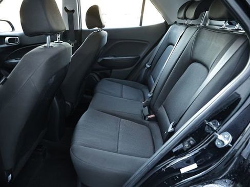 Used 2023 Hyundai Venue SE image 22