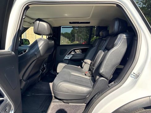 Certified 2024 Land Rover Range Rover Long Wheelbase SE AWD/4WD image 16