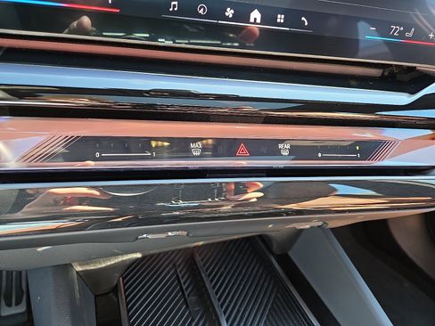 Used 2025 BMW i5 xDrive40 w/ Executive Package image 17