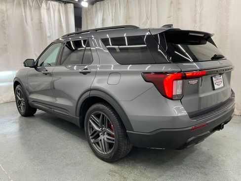 Used 2025 Ford Explorer ST-Line w/ ST-Line Street Pack AWD/4WD image 5