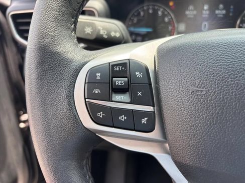 Used 2024 Ford Explorer XLT w/ Equipment Group 202A RWD image 16