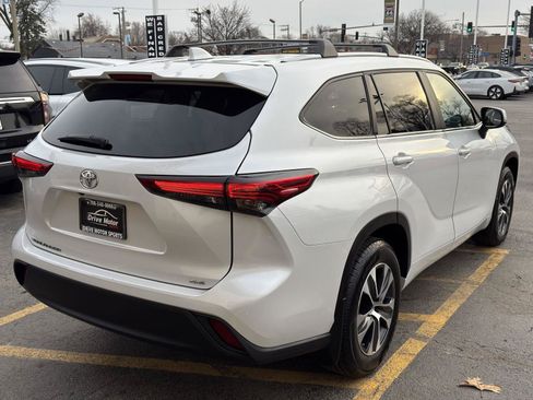 Used 2023 Toyota Highlander XLE FWD image 7