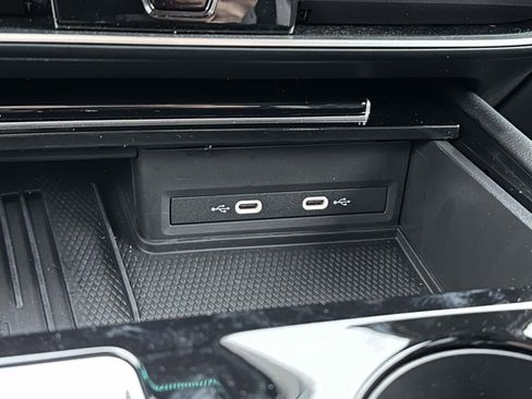 Used 2025 Volkswagen Atlas Peak Edition SE image 19