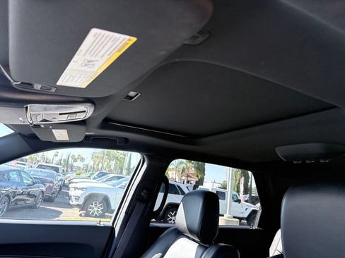 Used 2025 Dodge Durango GT AWD/4WD image 13