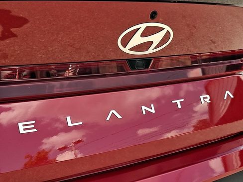 Certified 2025 Hyundai Elantra Sport FWD image 30