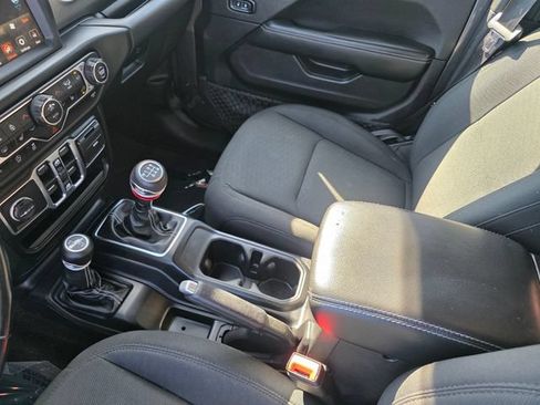 Used 2020 Jeep Wrangler Unlimited Sahara AWD/4WD image 27