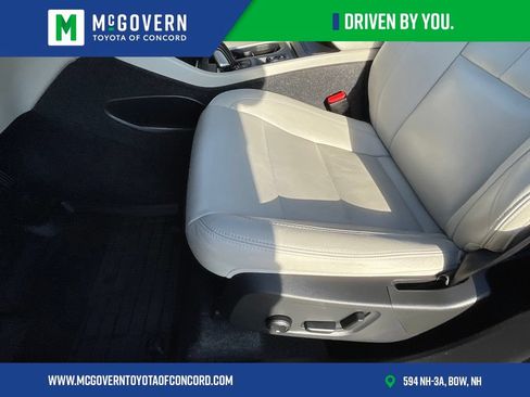 Used 2021 Volvo XC40 T5 Momentum w/ Protection Package Premier AWD/4WD image 11