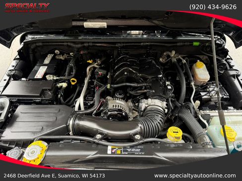 Used 2018 Jeep Wrangler Unlimited Sahara AWD/4WD image 33