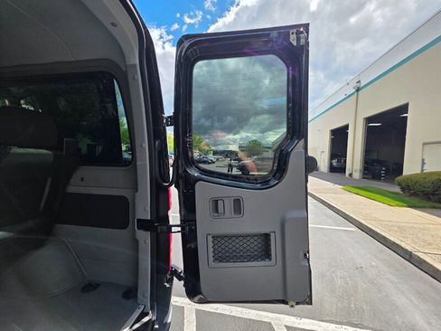 Used 2016 Mercedes-Benz Sprinter 2500 image 34