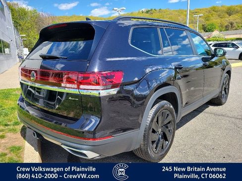 Used 2024 Volkswagen Atlas SE AWD/4WD image 3