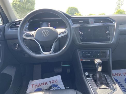 Used 2023 Volkswagen Tiguan SE w/ Panoramic Sunroof Package FWD image 24