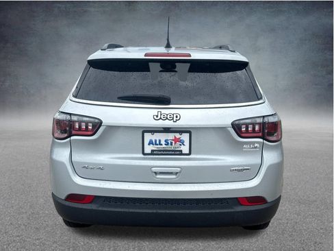 Used 2024 Jeep Compass Latitude AWD/4WD image 8