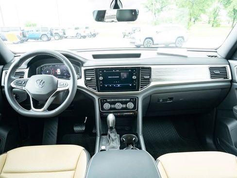 Used 2022 Volkswagen Atlas Cross Sport SE FWD image 30