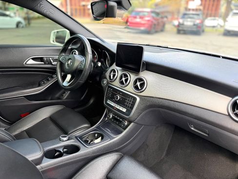 Used 2019 Mercedes-Benz CLA 250 image 12