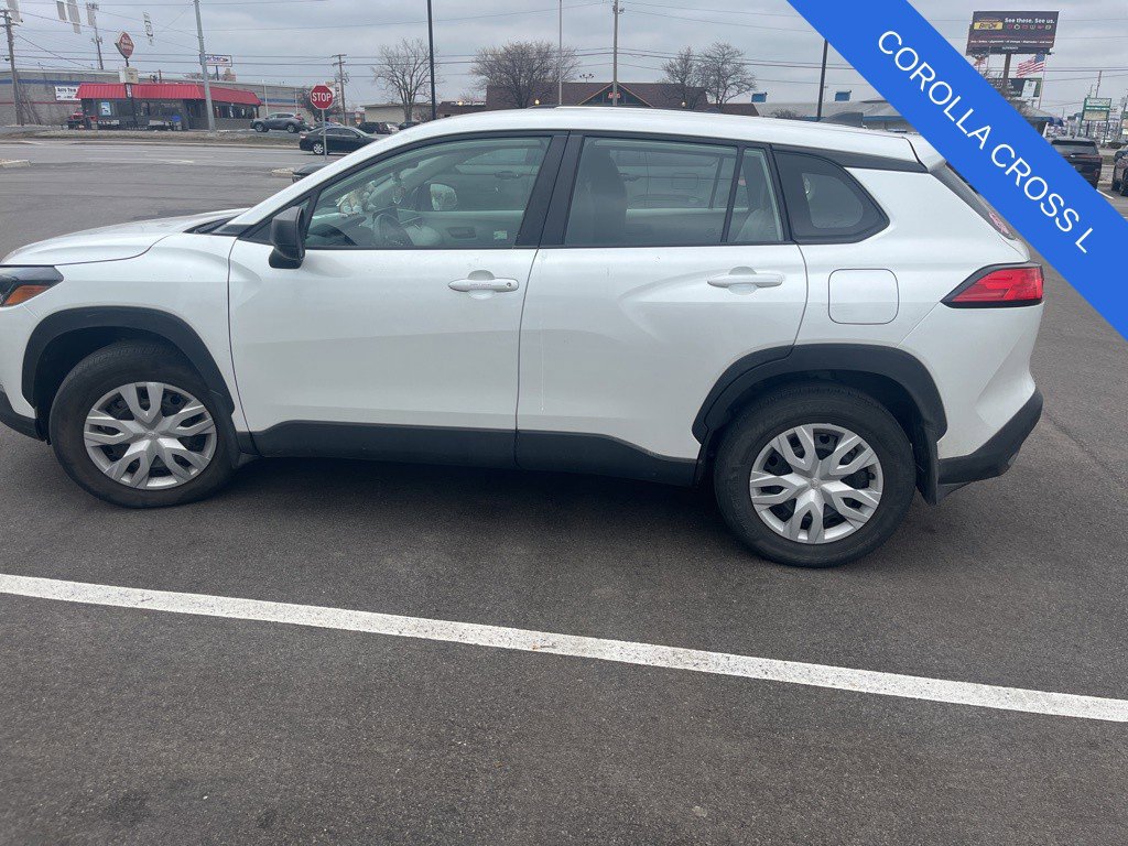 Used 2022 Toyota Corolla Cross L FWD image 6