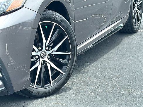 Used 2024 Toyota Camry SE w/ Convenience Package FWD image 3