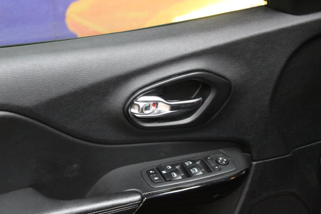 Used 2021 Jeep Cherokee Latitude Lux AWD/4WD image 13