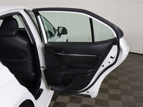 Used 2024 Toyota Camry SE image 18