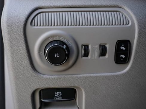 Used 2024 Jeep Wagoneer Series II w/ Flexible Seating Group RWD image 15