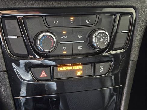 Used 2022 Buick Encore Preferred w/ Safety Package image 21