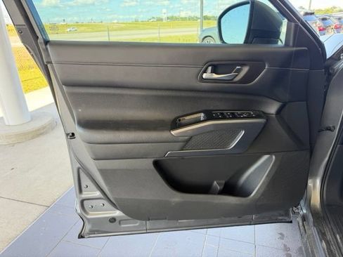 Used 2023 Nissan Pathfinder SL AWD/4WD image 13