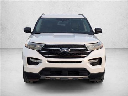 Used 2022 Ford Explorer XLT w/ Equipment Group 202A RWD image 2