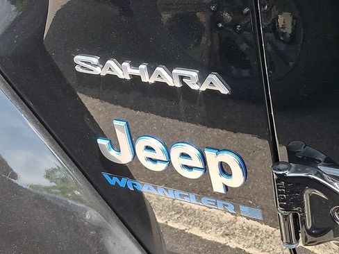 Used 2023 Jeep Wrangler Unlimited Sahara w/ Cold Weather Group AWD/4WD image 5