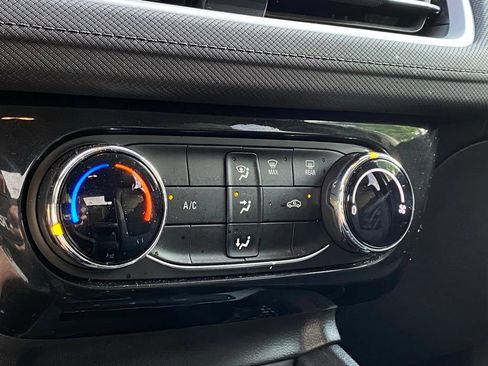 Used 2025 Chevrolet TrailBlazer LT FWD image 17