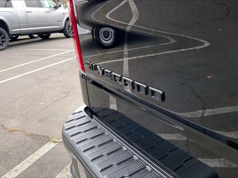 Used 2024 Chevrolet Silverado 1500 High Country w/ Technology Package RWD image 9