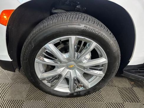 Used 2023 Chevrolet Suburban High Country image 10