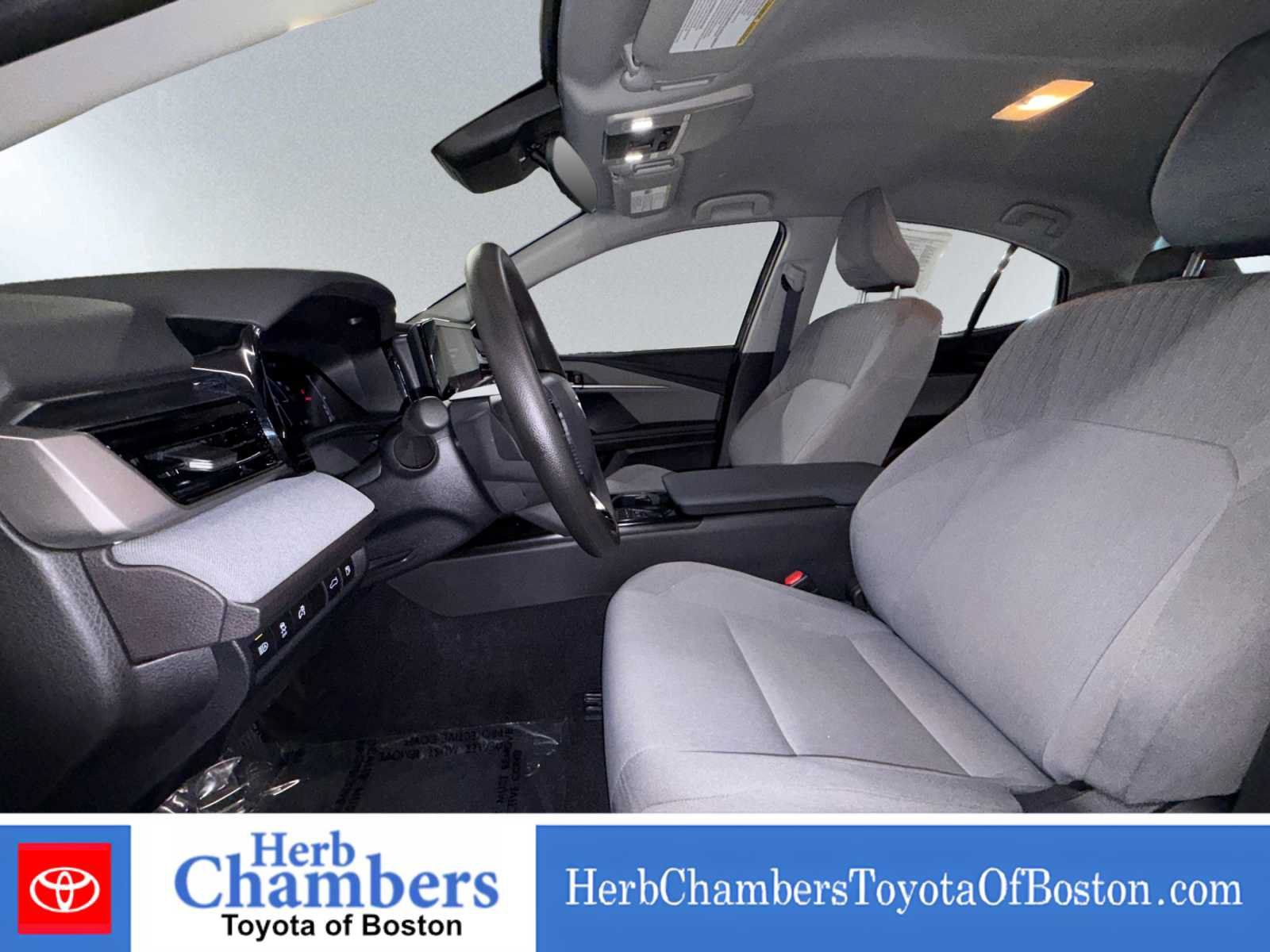 Used 2025 Toyota Camry LE AWD/4WD image 23