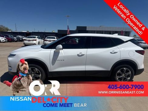 Used 2025 Chevrolet Blazer LT FWD image 2