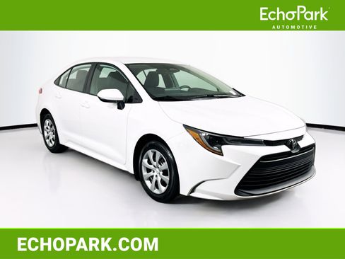 Used 2024 Toyota Corolla LE image 1