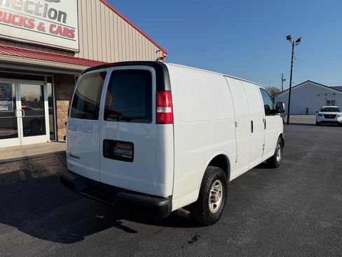Used 2019 Chevrolet Express 2500 image 4