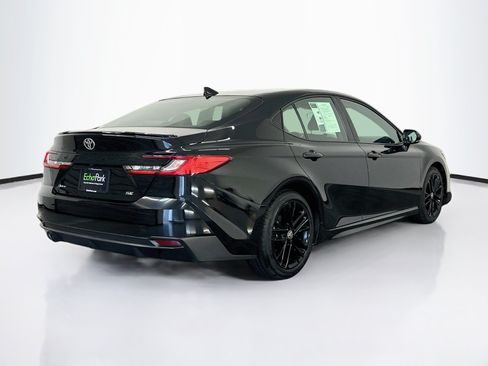 Used 2025 Toyota Camry SE FWD image 9