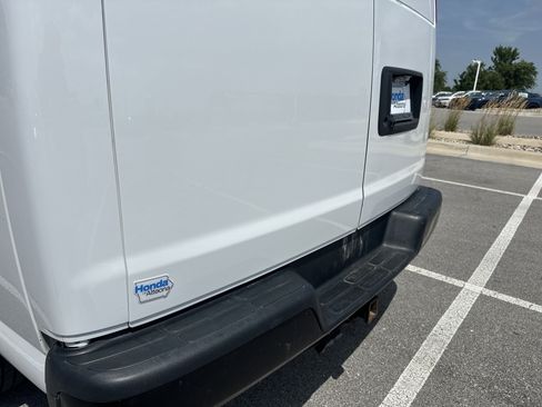 Used 2019 Chevrolet Express 3500 w/ Driver Convenience Package RWD image 9