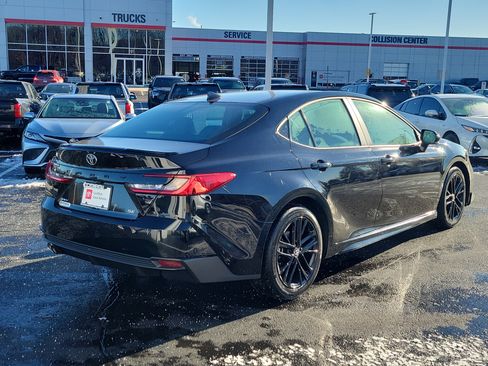 Certified 2025 Toyota Camry SE image 5