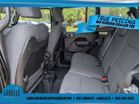 Used 2026 Jeep Wrangler Unlimited Rubicon AWD/4WD image 12