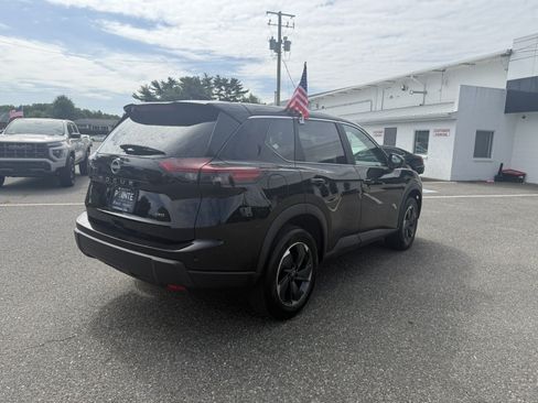 Used 2025 Nissan Rogue SV AWD/4WD image 3