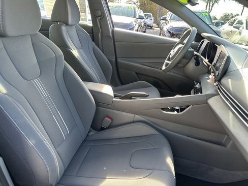 Used 2023 Hyundai Elantra SEL image 13