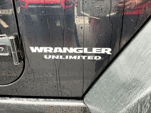 Used 2015 Jeep Wrangler Unlimited Rubicon AWD/4WD image 24